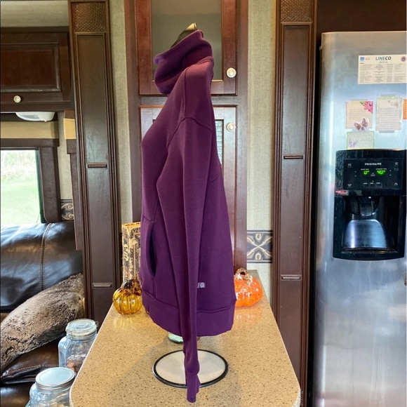 Lululemon Pullover - Picture 5 of 11